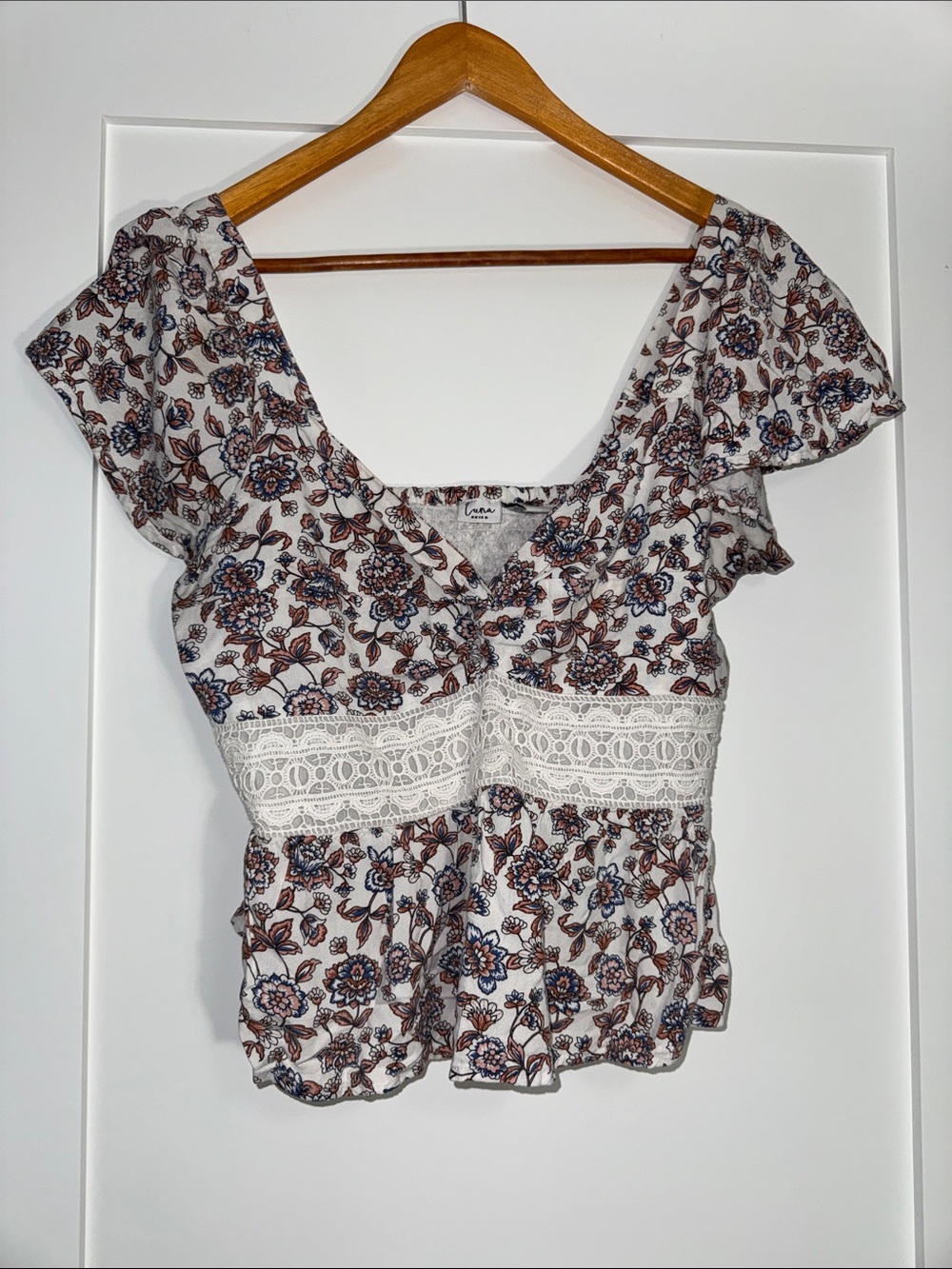 Luna Skies Floral Lace-Trim V-Neck Top - White with Brown & Blue Floral Sz XL